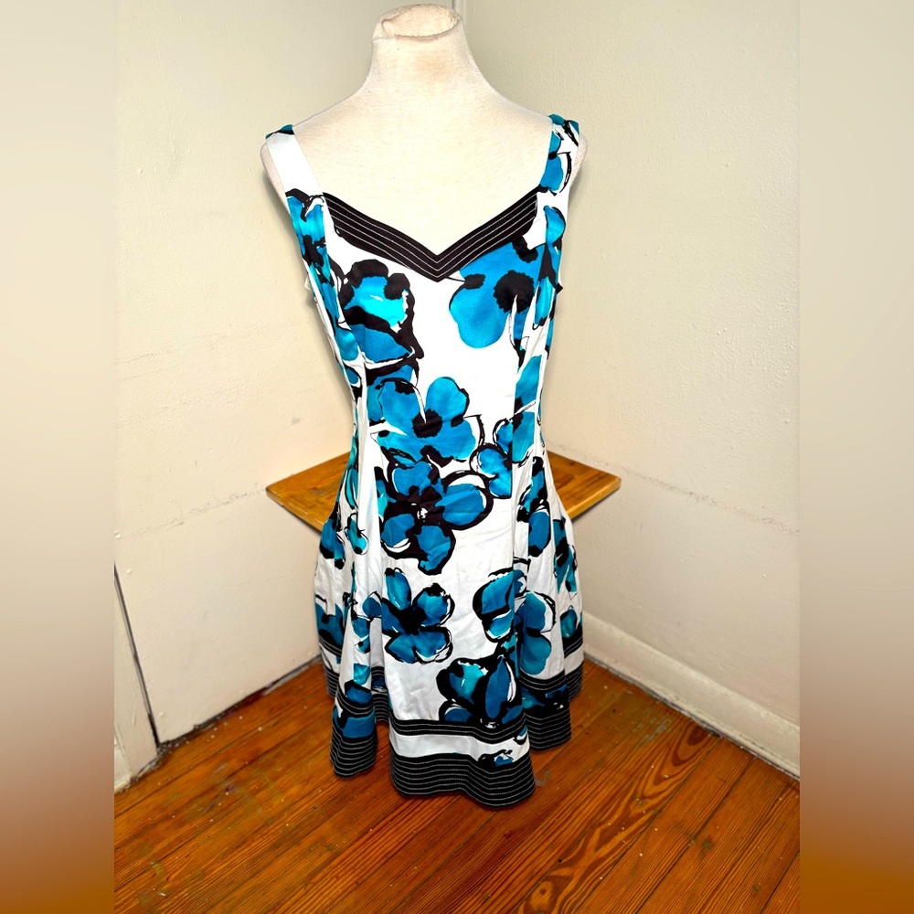 Jones Studio Sleeveless Floral Dress